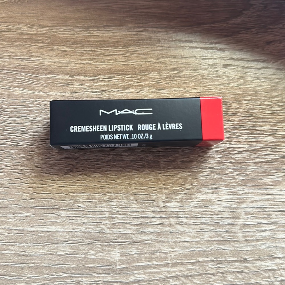 MAC pretty boy lipstick 231